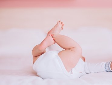 Prawidłowe i bezpieczne przewijanie noworodka