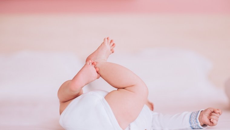 Prawidłowe i bezpieczne przewijanie noworodka